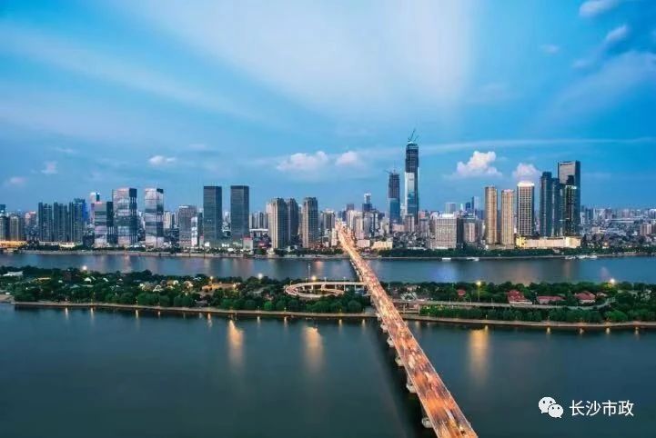 以城市，見(jiàn)未來(lái)；與城市，共成長(zhǎng)